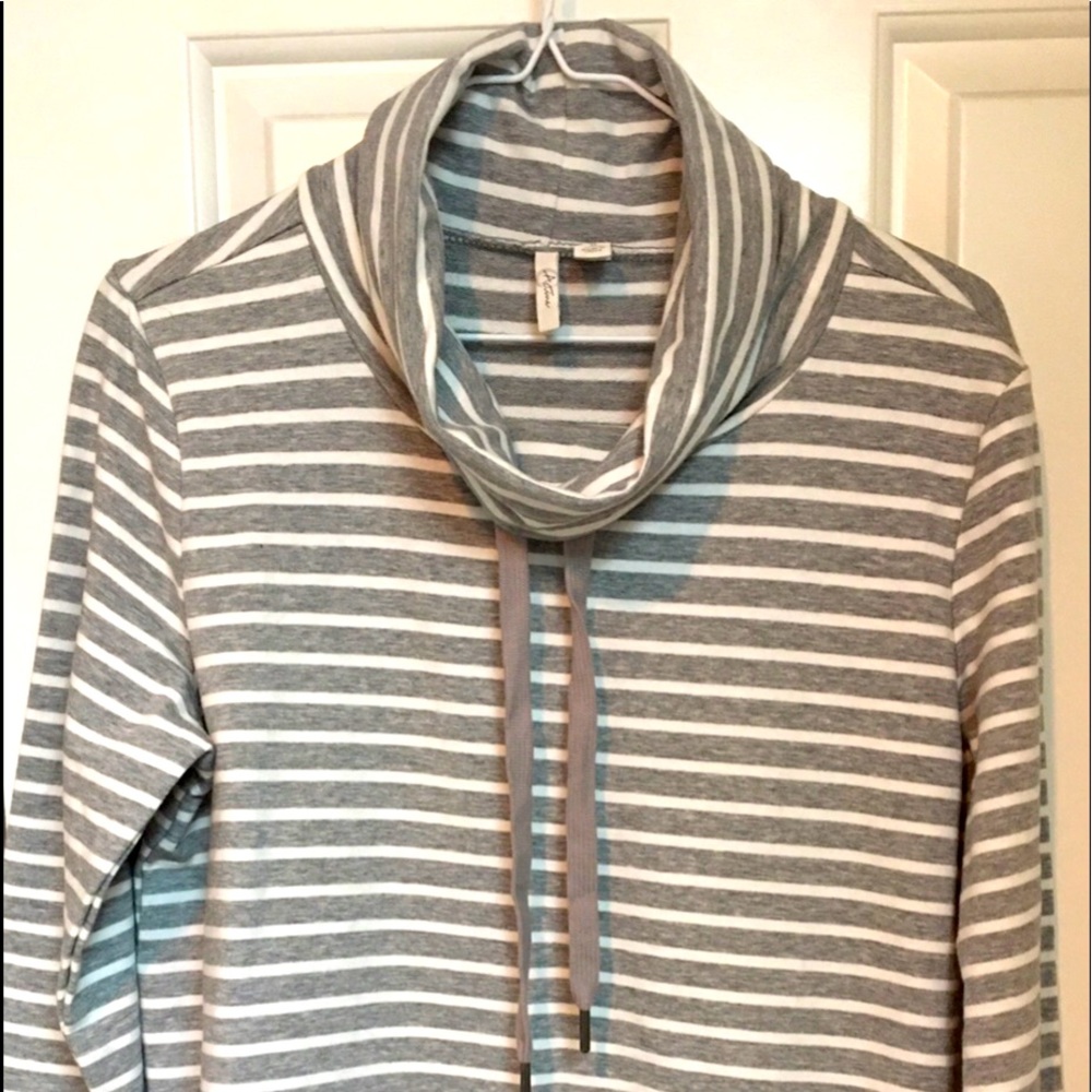 Active brand; A top; long sleeves; cow neck